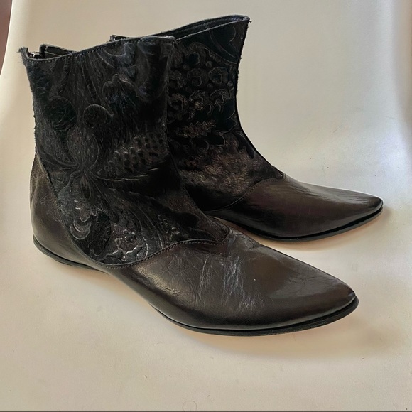 Cydwoq Vintage • ‘Nude’ Handmade in USA Black Leather Women’s Ankle Boot - Picture 4 of 10